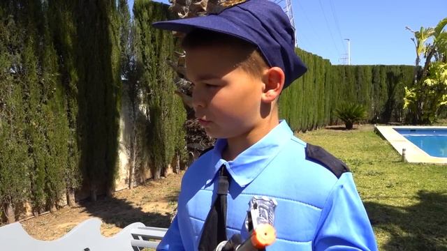 Detectives Dima and Alex are looking for costly diamonds