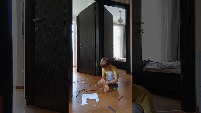 Рисуем карандашами наклейку "Пончик" !