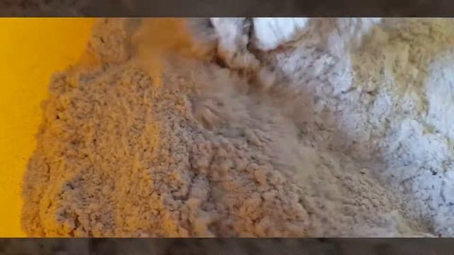 Погача со 'ржано брашно, зачини и семиња