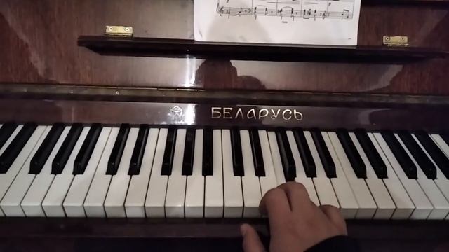 Жили у бабуси песня. урок на пианино