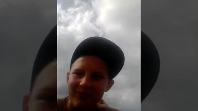 Я на озере с друзьями, охренеть вода теплая