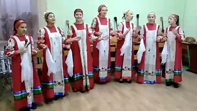 "Звонцы"  - Возле речки (плясовая).