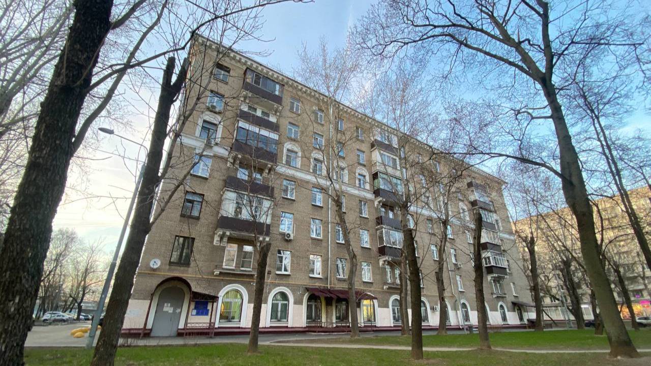 Перовское шоссе, дом 16/2
Сталинский дом