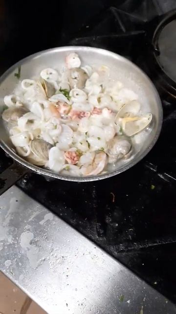 pasta de calamary clams scallops y octopo clam juice