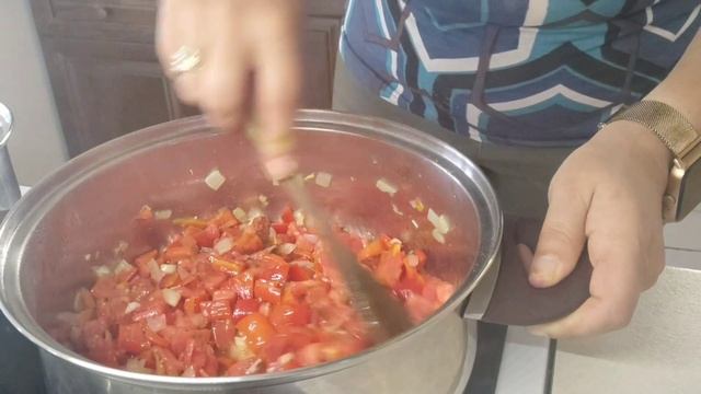 Пиле паприкаш, блага яхнийка, да си оближеш пръстите!
