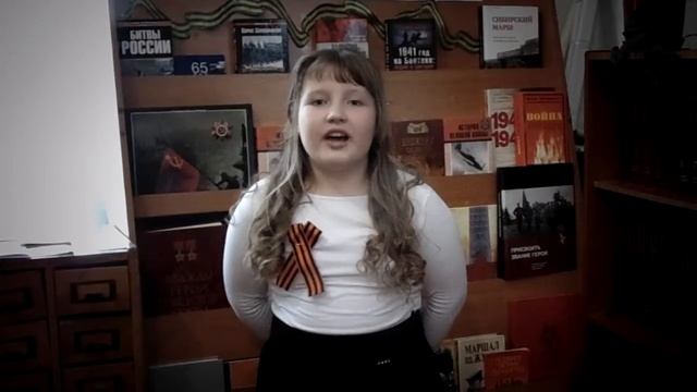 Страна читающая - Полина Кашникова читает произведение "На братских могилах" Ю. Соловьев