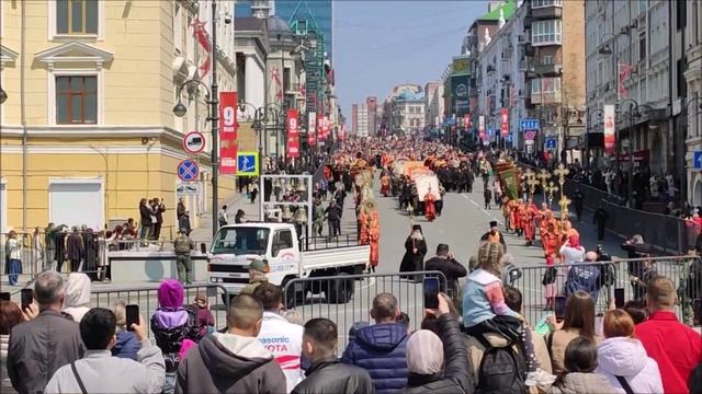 Крестный ход , 20. 04. 2025, фрагмент. Владивосток