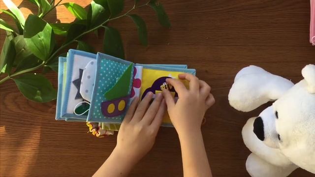 Видеообзор книжки из фетра на коляску