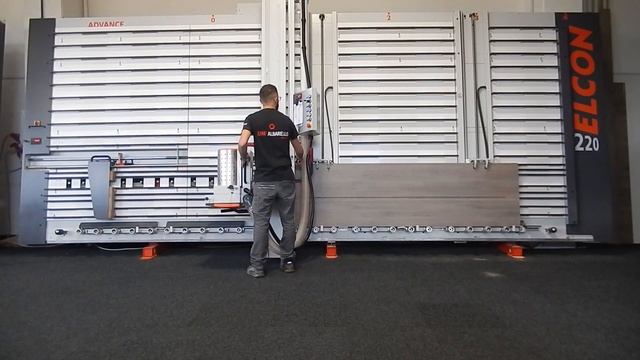 Sezionatrice verticale ELCON Advance Manual - scanalatura per schienale