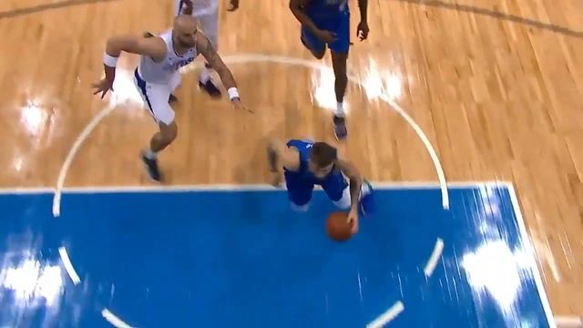 Luka Doncic SENSATIONAL dribble layup against Clippers