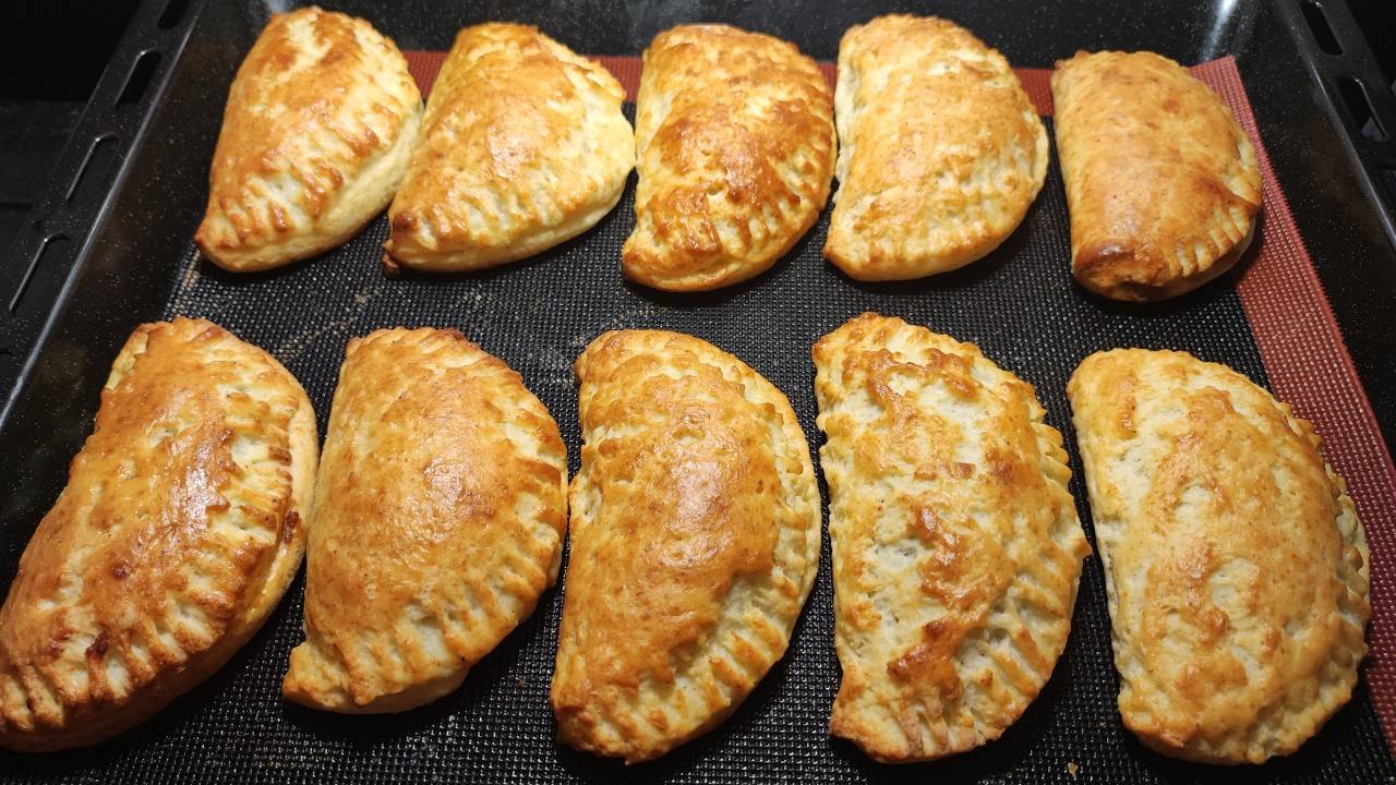 АППЕТИТНЫЕ ТВОРОЖНЫЕ КАРМАШКИ С ЯБЛОКАМИ
