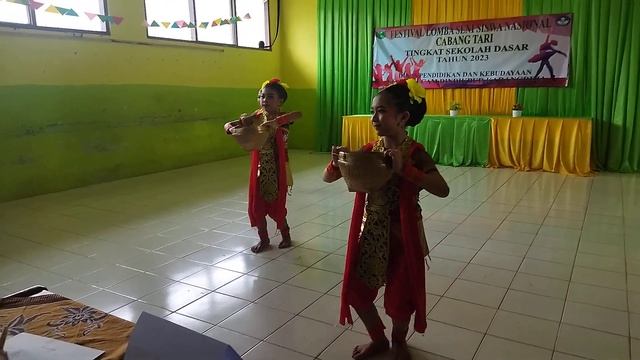 Juara 1 Lomba FLS2N 'Tari ayag eyeg' SDN 4 Tlahab Lor(Faiza, Bening, Avika) #2023
