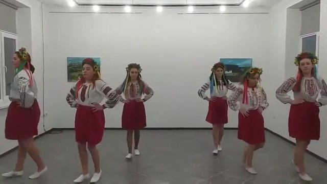 Танець"Ми Українці" виконує хореографічний колектив"Верховина" НД с. Ладанці