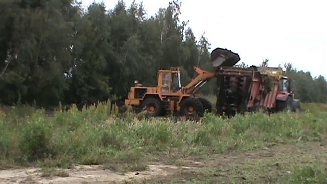 погрузка навоза на навозоразбрасыватель