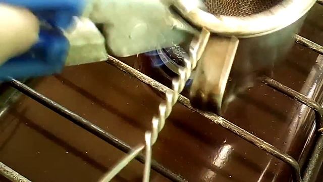 Жареные семечки за несколько минут могут помочь при легкой кислотности.