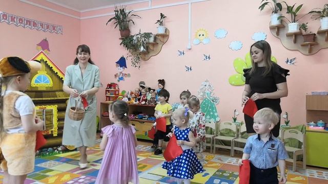 Праздник 8 марта у малышей "Курочка Ряба"