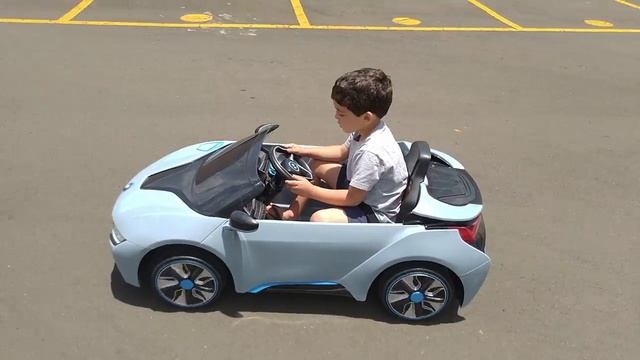 Lorenzo pilotando BMW i8 concept mini