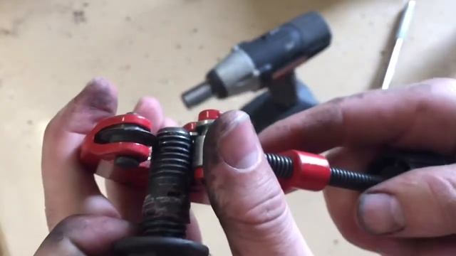 Thread cleaner and repair tool: Thread locker, rust, etc.