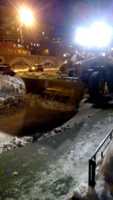 Уборка снега. Ул. Строителей.Многотонный бульдозер