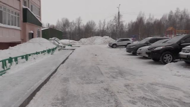 Очистка дворов и улиц Лангепаса от снега. 2022.02.03