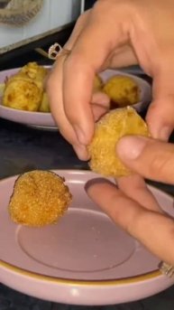 Картофельные шарики с сыром Шарики С Сыром! #cooking #food #казакша #shortvideo #сырныешарики