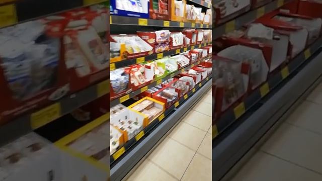 Пустые полки в супермаркете. Сдаю бутылки. Жизнь в Германии.