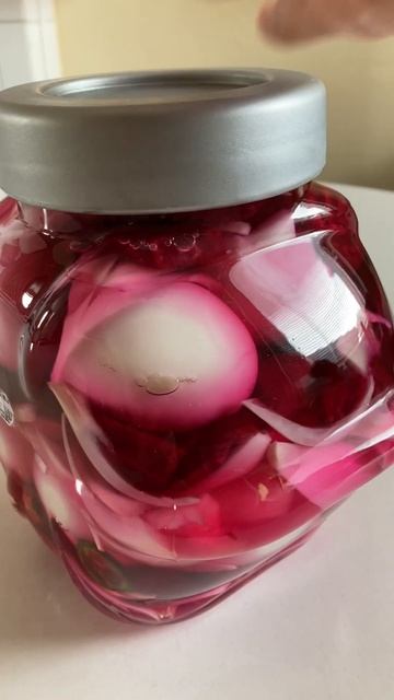 Bezlepkové vajíčka v náleve s cviklou a chilli Jalapeňo