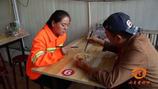 姐姐和弟弟吃一碗面，老闆撒了一個善意謊言，結局讓人淚奔！【小貝愛叨叨】