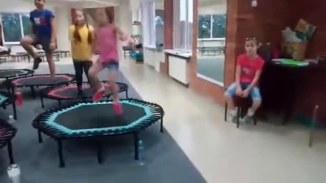 Я на джампинге.
