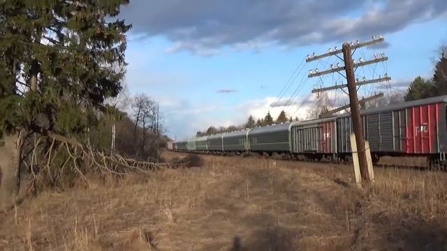 2ТЭ116-1021 с почтово-багажным.