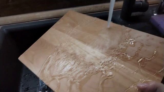 Разделочная доска Бук тест водой