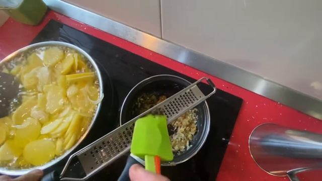 Huevos rotos con salsa de trufa ¡fácil y barato!