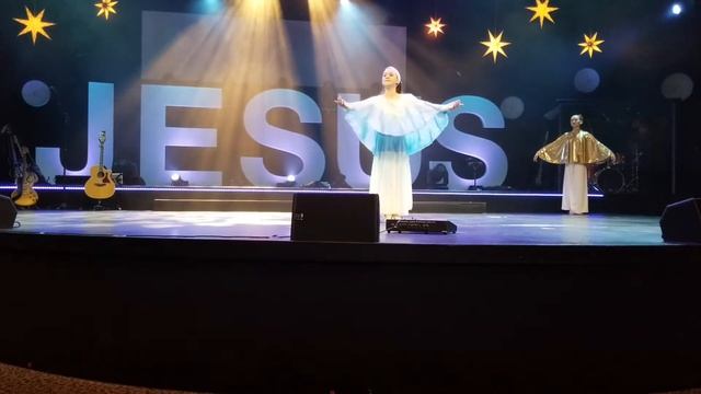 Breath of Heaven Hailey and Hannah 12/23/18