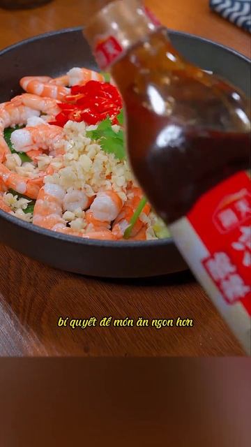 Tiết lộ bí quyết Cách làm tôm trộn trứng chua cay thơm ngon lạ miệng