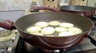 Кабачки обжаренные в муке и растительном масле.