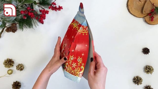 Новогодние коробки. Подарочная коробка «Традиция 0.8» - упаковка для конфет и сладких сувениров