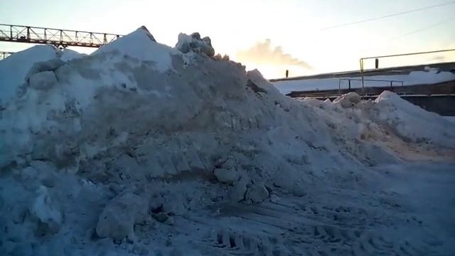 Добился вывоза убранного снега.
