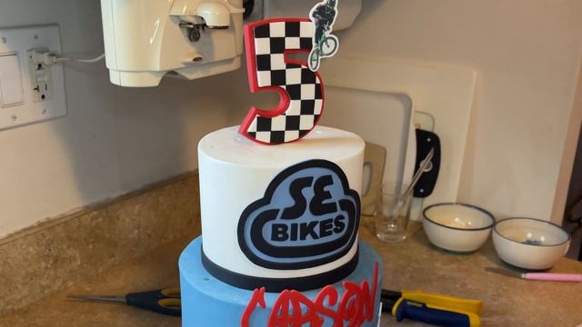 WIRE CAKE TOPPER (MAKE YOUR CAKES POP!)