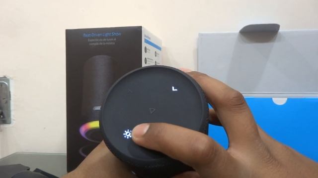 Un boxing of speaker (soundcore flare)
