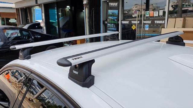 BMW 320d แร็คหลังคา thule ตรงรุ่น ไม่เจาะรถ มีกุญแจ lock รับน้ำหนัก 100 kg