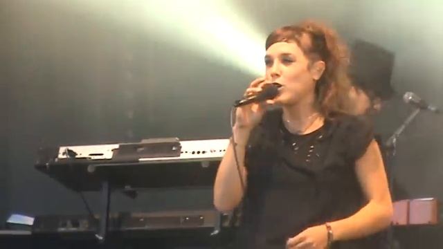 Zaz chante Prends garde à ta langue à Clayes-sous-bois