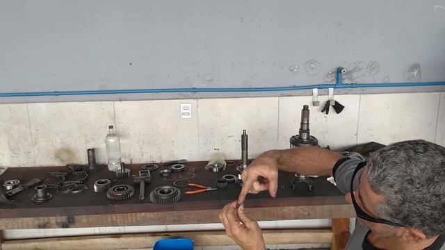 Montagem das engrenagens no eixo móvel do câmbio ZF S5 680 - Parte 1