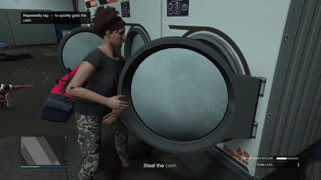 GTA 4 Player's getting the Cluckin' Bell Farm Raid  slush funds