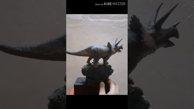 ไทรเซราทอปส์ สไตล์พังค์ /Triceratops model