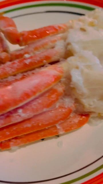 ASMR / Thawing SNOW CRABS 🦀 #shorts #youtubeshorts #asmr #asmrsounds #satisfying #snowcrabs #crab