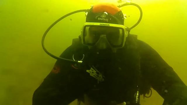 21.10.18.Максим совершает пробное погружение с аквалангом(Scuba diving) в Pro Diving Club.