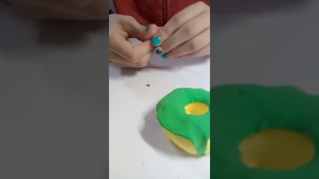 Подделки из воздушного пластелина😋