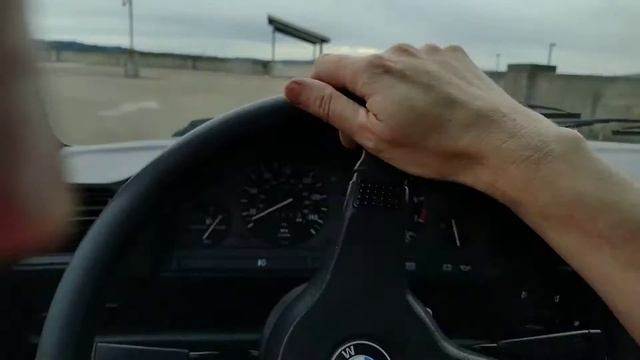 1987 BMW 325iS driving in circles