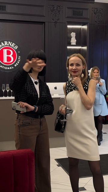Открытие выставки "Весна" в офисе BARNES. Посетите выставку по адресу: Петровка, 19 стр.1