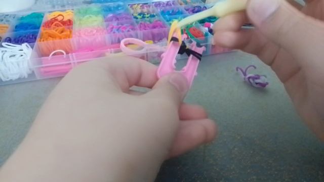 миленькая Пчёлка из резиночек для плетения